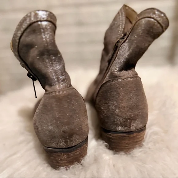 Seychelles Score Rockabilly Distressed Metallic Gray Leather Ankle Boots - Picture 5 of 13